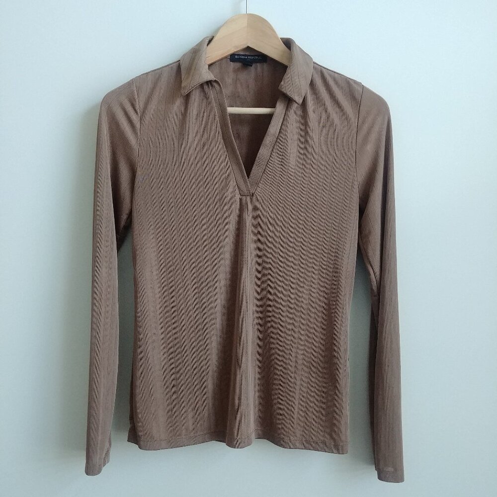 Banana Republic light brown taupe 70s vibe johnny collar slinky long sleeve top